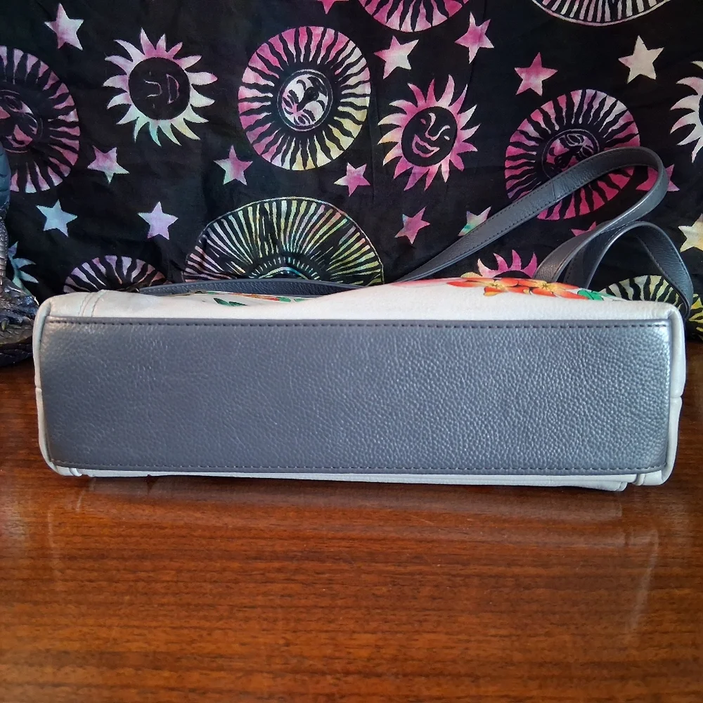 Anuschka Hand-painted Grey Leather Shoulder Bag Lion Flowers - Picture 13 of 17